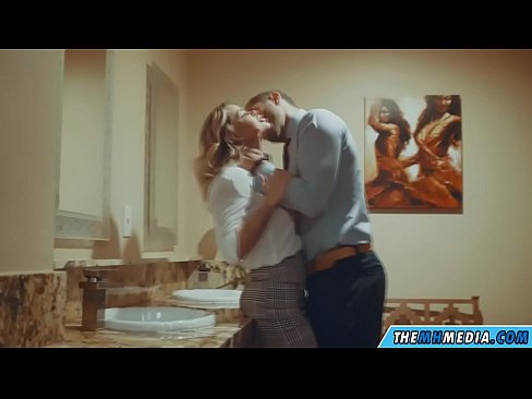 ❤️ Rehefa mamitaka anao ao amin'ny trano fidiovana ho an'ny besinimaro ny blonde be busty ❤❌ Vaovao  amin'ny mg.sexeey.ru ❌️